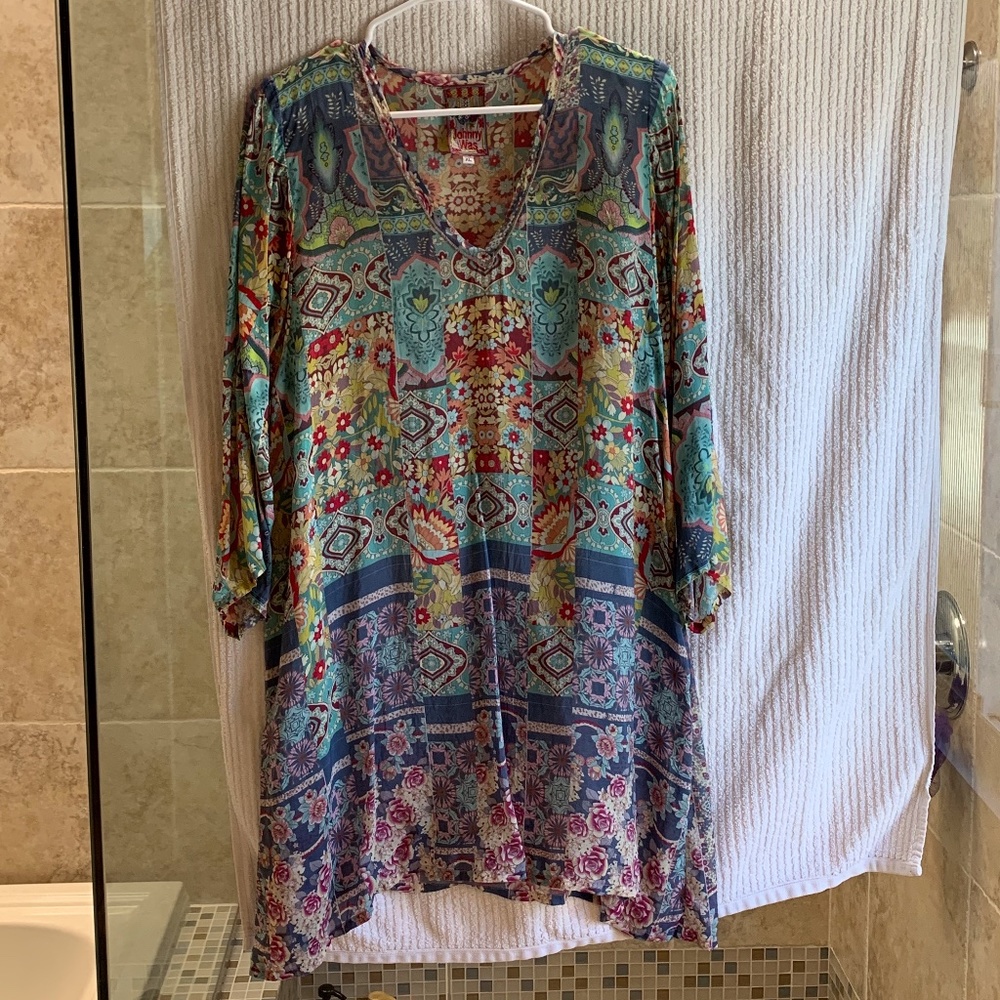 Cute Johnny Was Tunic Size XL made of Rayon